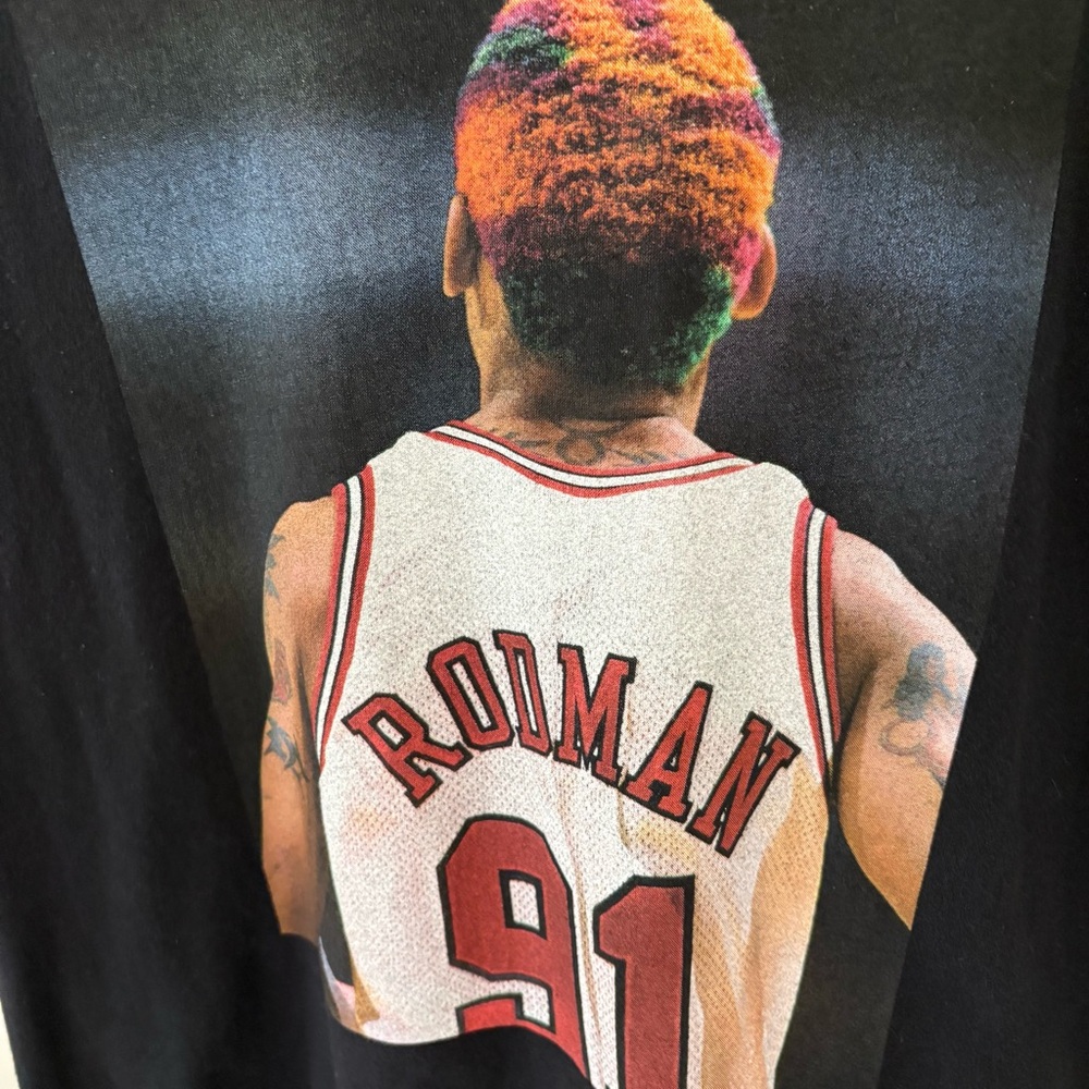 Mitchell & Ness Dennis Rodman Tee. Size Medium. - Picture 3 of 7